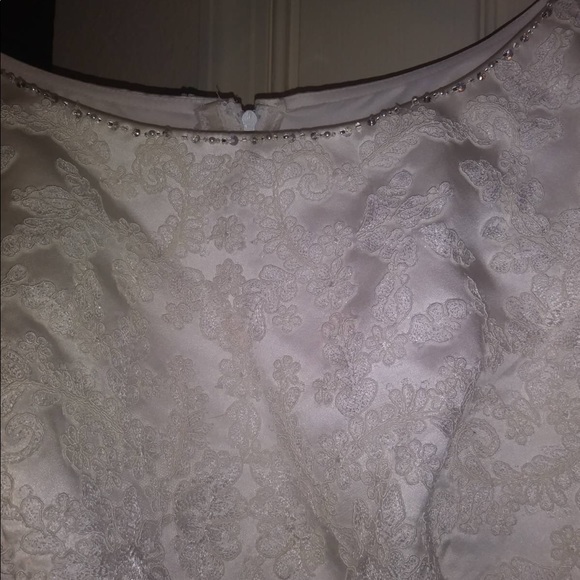 Button up bugle bead tulle wedding dress - Picture 5 of 7